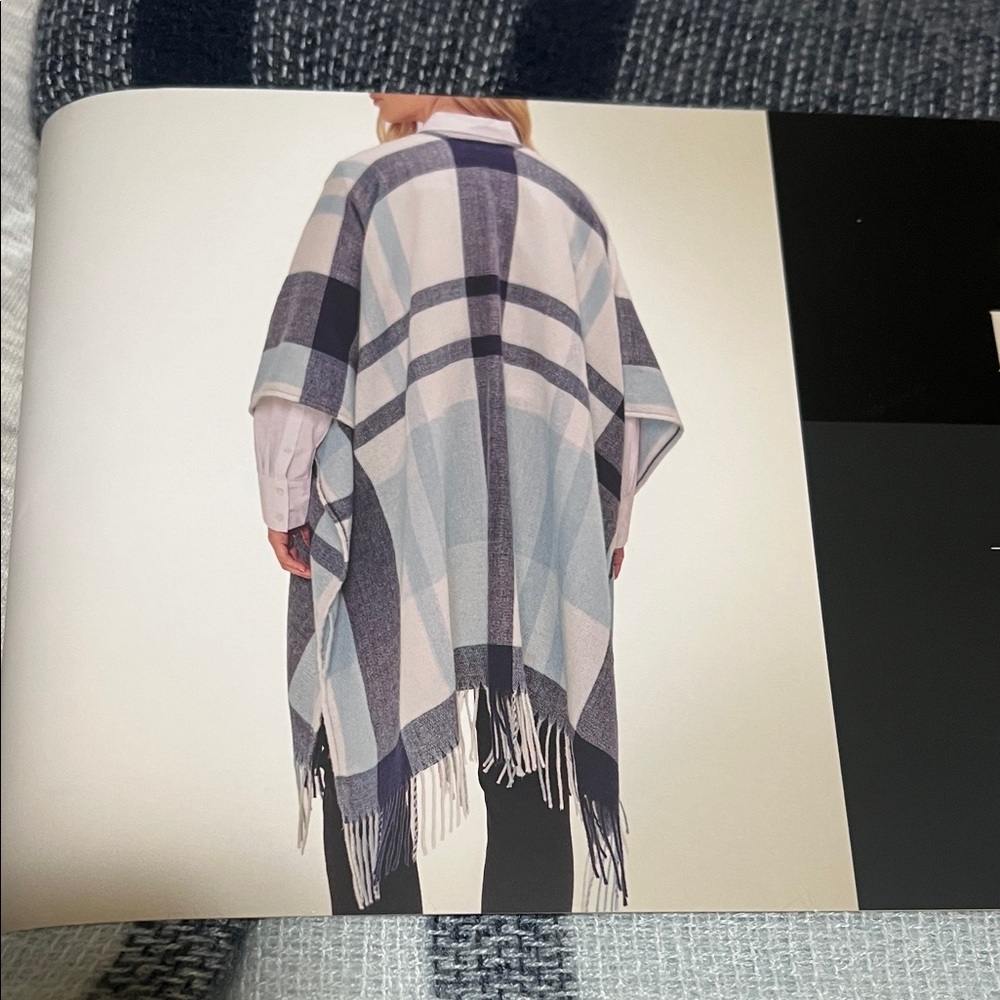 Banana Republic Blue and Cream Cashmere Wrap - Picture 2 of 5
